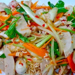 ยำมาม่าหมูยอ