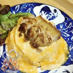 ไข่ข้นหน้าหมูสามชั้นต้มน้ำปลา(Creamy omelet with pork)