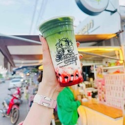 ชาเขียว + สตอเบอรี่นมสด