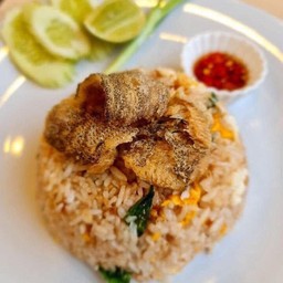 ข้าวผัดปลาสลิดทอดกรอบ (Delivery)