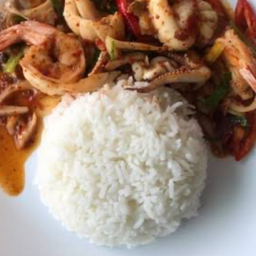 ทะเลผัดพริกเผาราดข้าว
