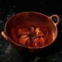 DL:แกงหมูชะมวง/Pork belly stew with Cha-Muang leaves