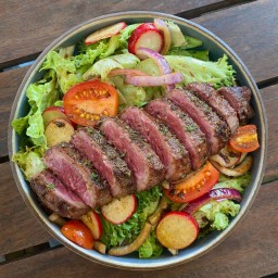 สลัดเนื้อย่าง