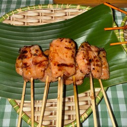 หมูปิ้งนมสด 5 ไม้ + ข้าวเหนียว 2 ห่อ