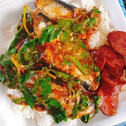 กระเพราปลากระป๋อง