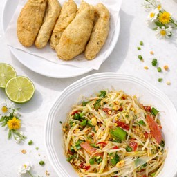 จับคู่ ส้มตำคุณหญิง + ลูกชิ้นทอดปลาระเบิด