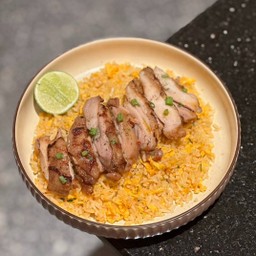 ข้าวผัดสเต็กไก่ย่าง