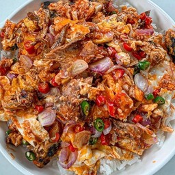 ข้าวไข่ข้น ปลากระป๋อง พริกสด