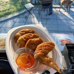 สุดนัว  ดอกไม้ประตูแจกัน วิลเลจ