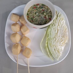 ลูกชิ้น หมึกย่าง ยำ ของทานเล่น by จารย์ตุ้ย