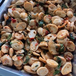 ร้านข้าวแกงเจ๊แมว