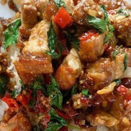 ผัดกระเพราหมูกรอบ S