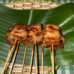 หมูปิ้งโบราณ 5 ไม้ + ข้าวเหนียว 2 ห่อ