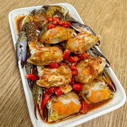 ปูม้าปนไข่ซอสเผ็ดเกาหลี ( เมนูตามฤดูกาล )