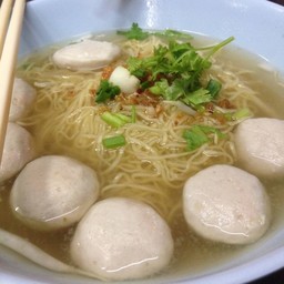 บะหมี่ลูกชิ้นหมูล้วน น้ำใส
