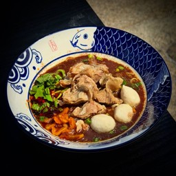 ก๋วยเตี๋ยวเรือหมูตุ๋น