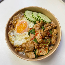 ข้าวกะเพราหมูชิ้นไข่ดาว