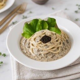 สปาเก็ตตี้ซอสครีมเห็ดทรัฟเฟิล