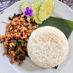 กระเพราหมูสับ ราดข้าว