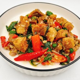 ผัดกระเพราหมูกรอบ