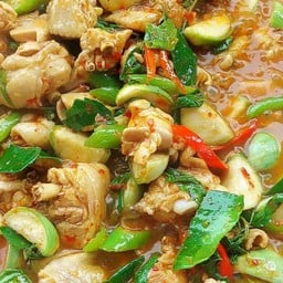 ผัดเผ็ดไก่ใส่มะเขือ..เป็นกลับข้าว