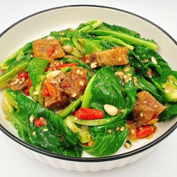 แขนงผัดหมูกรอบ