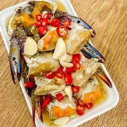 ปูม้าปนไข่ดองน้ำปลา ( เมนูตามฤดูกาล )