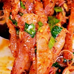 น้ำตกหมูราดข้าว