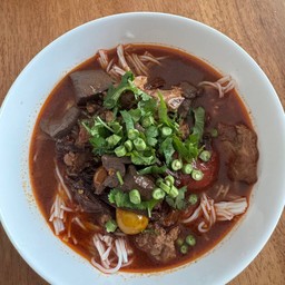 ลำแต๊เจ้า – น้ำเงี๊ยว & ข้าวซอยเชียงราย