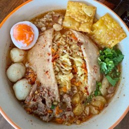 กะเตี๋ยวต้นตาลต้มยำโบราณ Byพี่หนิง กะเตี๋ยวต้นตาลต้มยำโบราณ