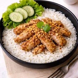 ข้าวหมูกระเทียมพริกไทย