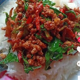 ผัดพริกแกงหมูสับราดข้าว