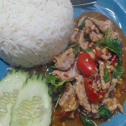 กระเพราหมูชิ้น