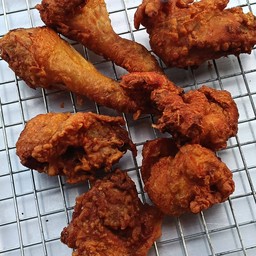 ร้านนี้ขายไก่ทอดค่ะ