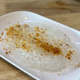 วุ้นเส้นลวกกระเทียมเจียว