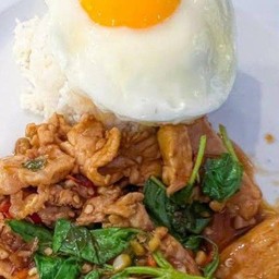 กระเพราหมูชิ้น