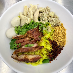 บะหมี่แห้งหมูย่างต้มยำ พิเศษ