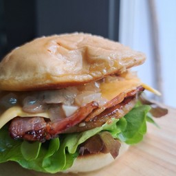 เบอเกร์หมูเบคอนชีส