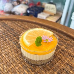 Lemon cheese yogurt pie