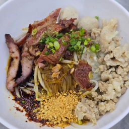 ก๋วยเตี๋ยวเส้นคลุกหมูย่าง พิเศษ