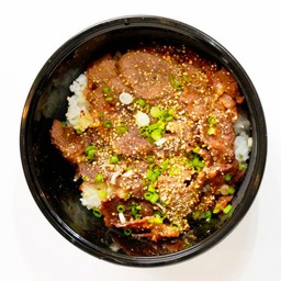 ข้าวหน้าเนื้อคลุกฝุ่น