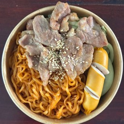 มาม่าเผ็ดหมูย่าง