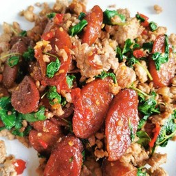 กระเพราหมูสับกุนเชียง