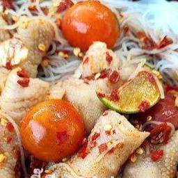 ตำชั่วขนมจีนตรีนไก่