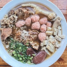 ก๋วยจั๊บญวนอุบล หยกอ้วน สาขามาบยางพร