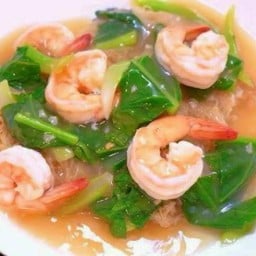 เส้นใหญ่ราดหน้ากุ้ง