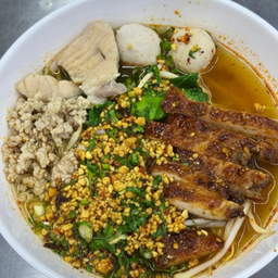 ก๋วยเตี๋ยวหมูย่างต้มยำ พิเศษ