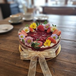 Strawberry cheesecake แต่งดอกไม้