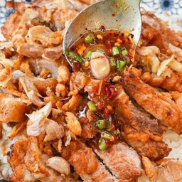 ข้าวหมูทอดน้ำจิ้มแจ่ว