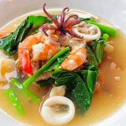 เส้นใหญ่ราดหน้าทะเล